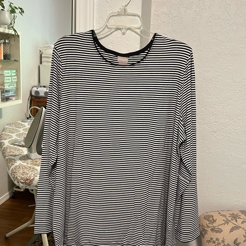 Chico’s black and white long sleeves T-shirt